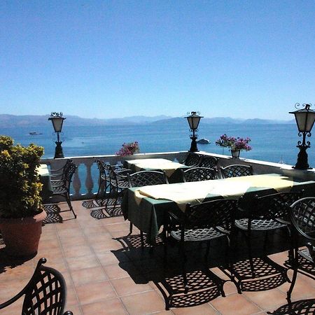 卡瓦利瑞酒店 Corfu  餐厅 照片